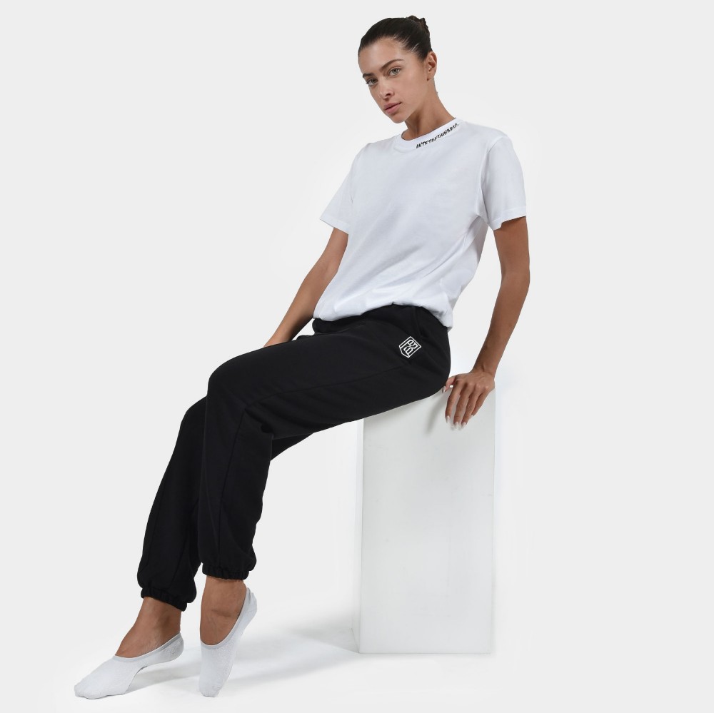  ANTΕΤΟΚOUNBROS Women's Sweatpants Baseline Black Model 1