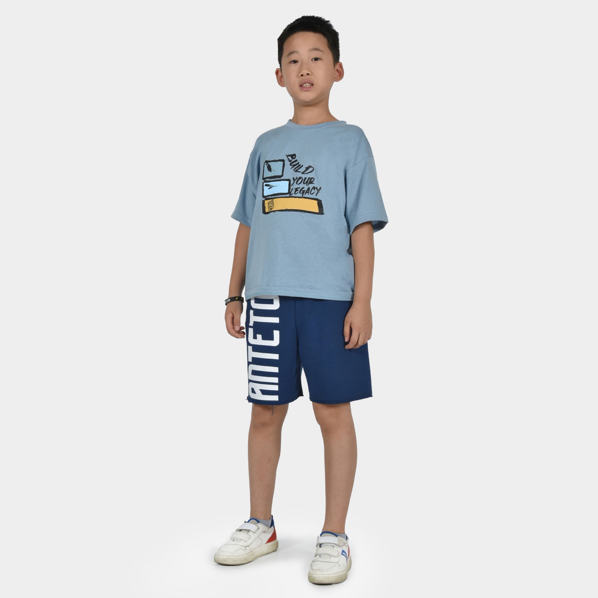 Kids' T-shirt Build your Legacy House Dusty Blue Front Model 1