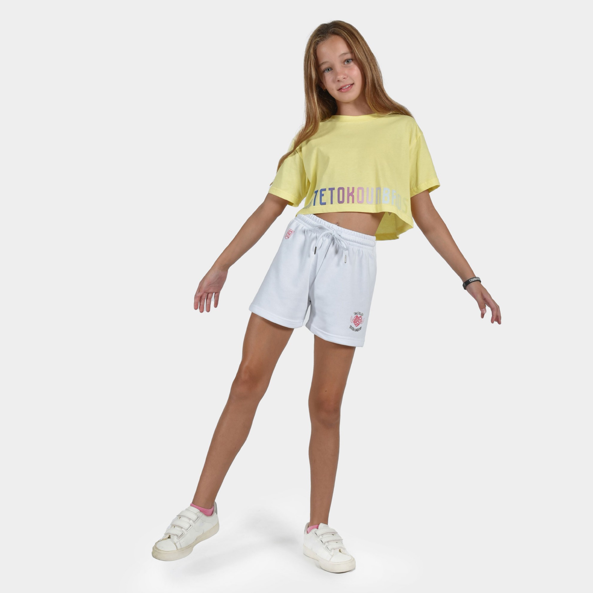 Kids' Crop Top T-shirt Calm Graffiti Yellow Model Front