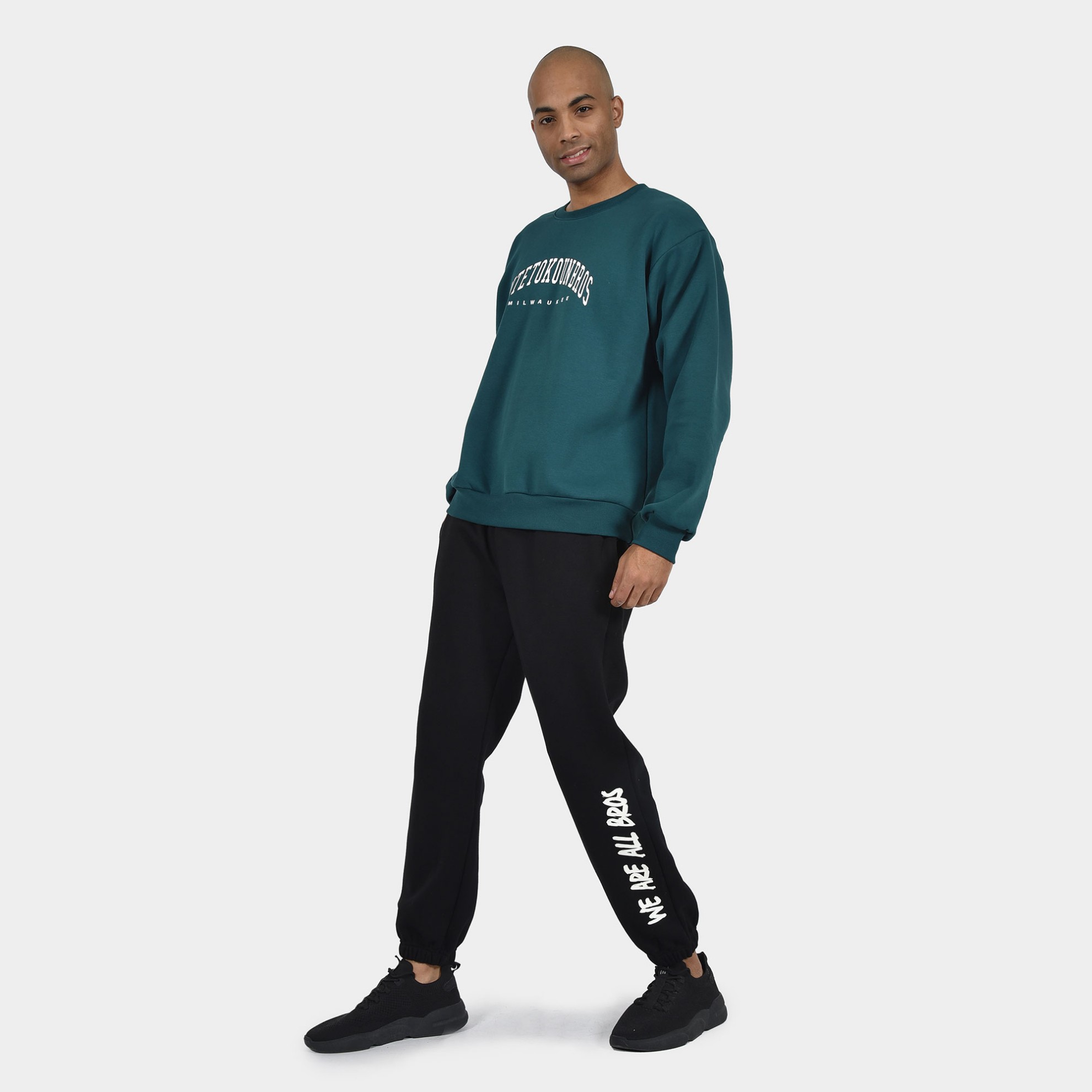 ANTETOKOUNBROS Men's Oversized Sweatshirt Varsity Milwaukee Petrol Model Front