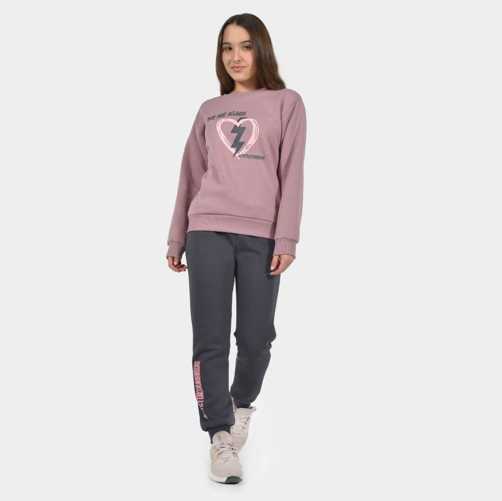 Kids' Sweatshirt Heart Dusty Rose Model Front Move | Antetokounbros 