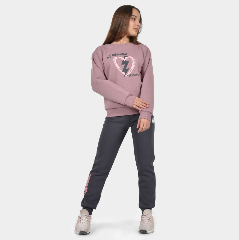 Kids' Sweatshirt Heart Dusty Rose Model Front | Antetokounbros 
