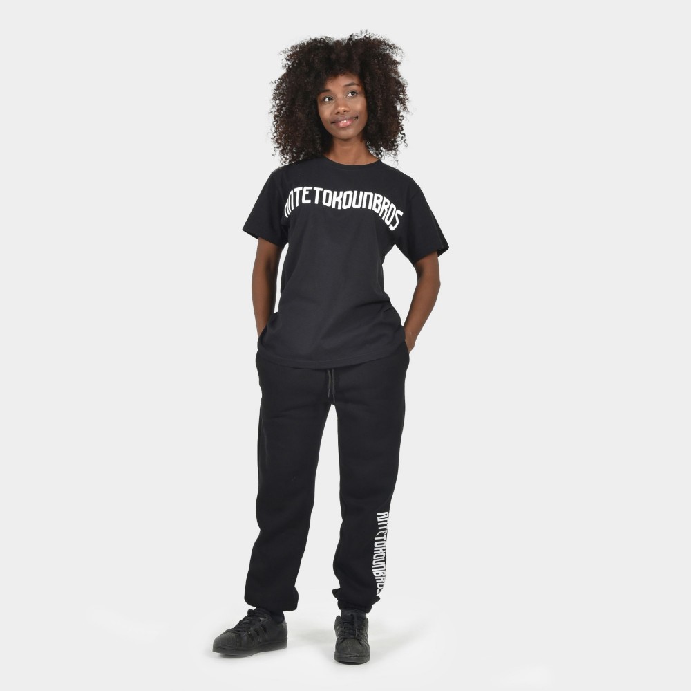 Women's Oversized T-shirt Logo Black | Model Front | Antetokounbros