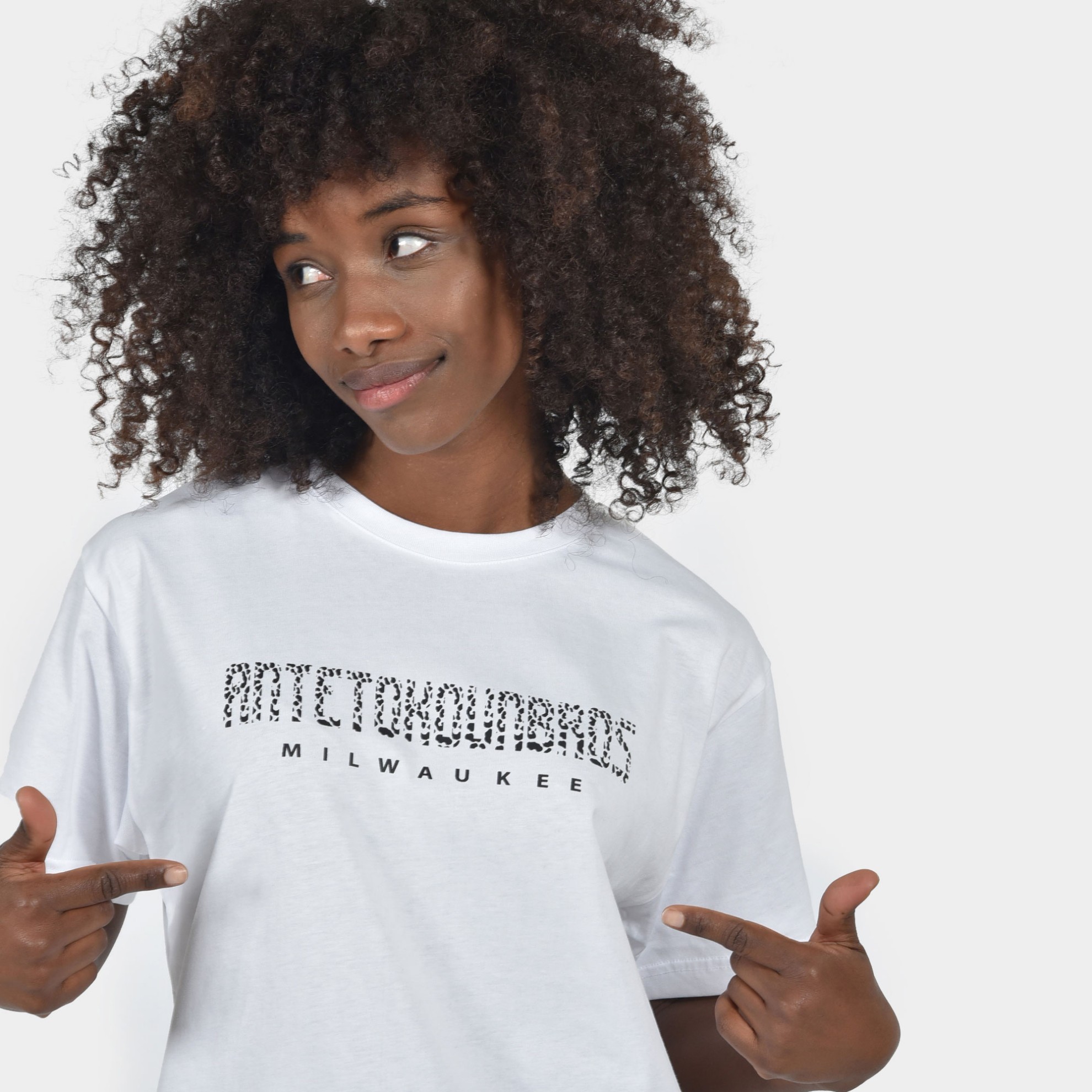 Women's T-shirt Animal Print Milwaukee Logo White | Detail | Antetokounbros