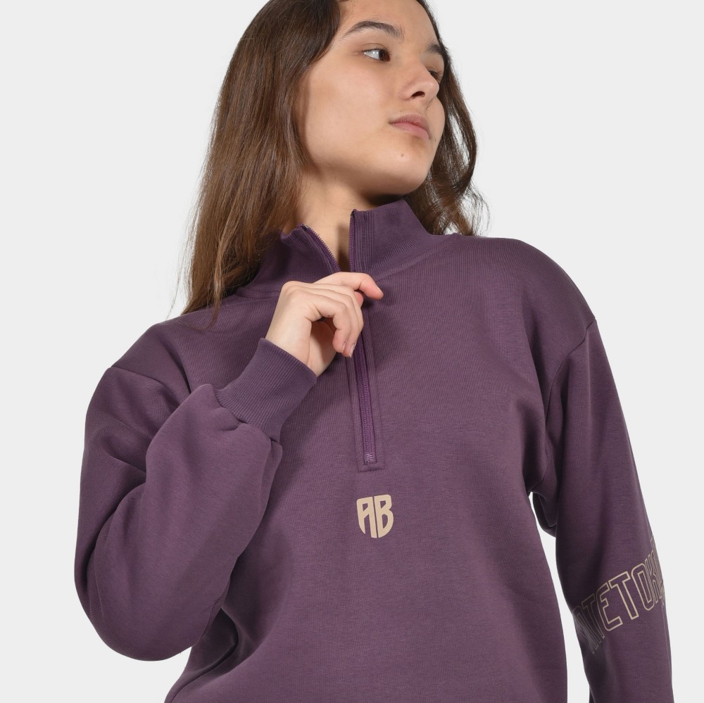 Γυναικείο Oversized Φούτερ με Mock Neck και Aubergine Χρώμα | ANTETOKOUNBROS | Detail