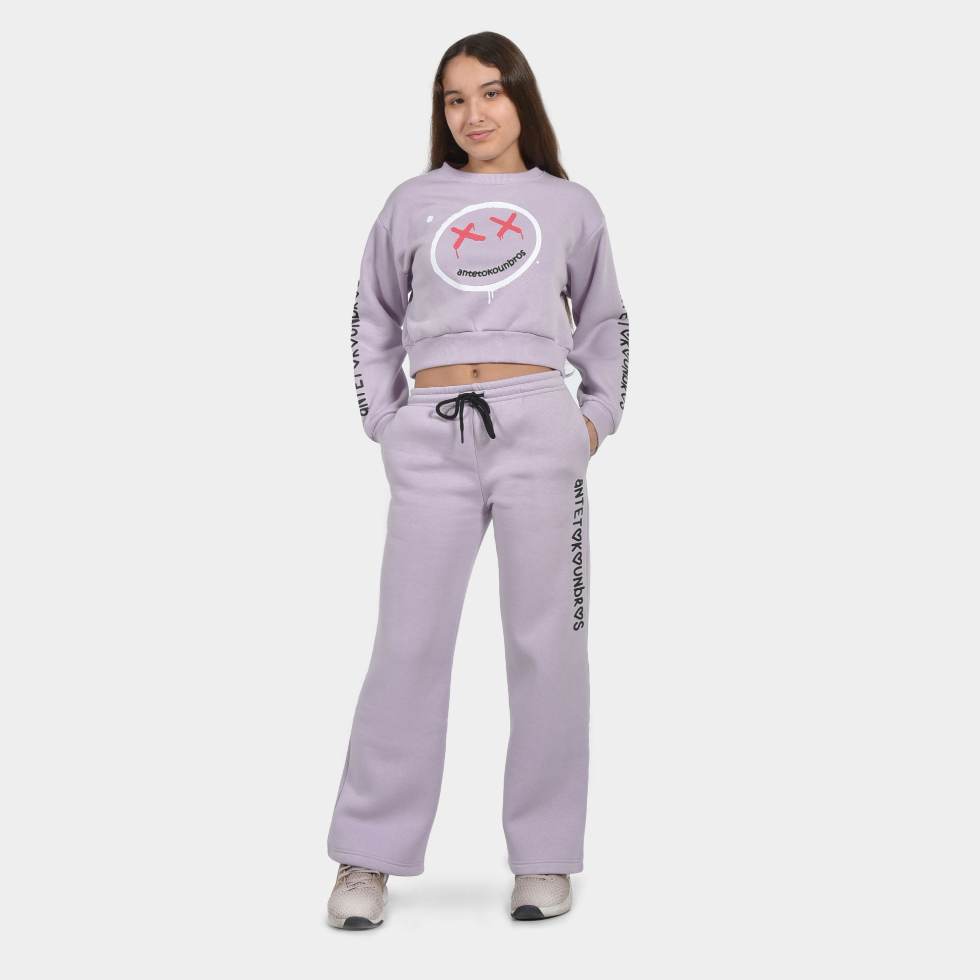 Kids' Wide Leg Sweatpants Smiley Orchid | Antetokounbros | Model Front