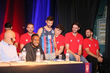 New Panionios jersey with the signature of Antetokounbros